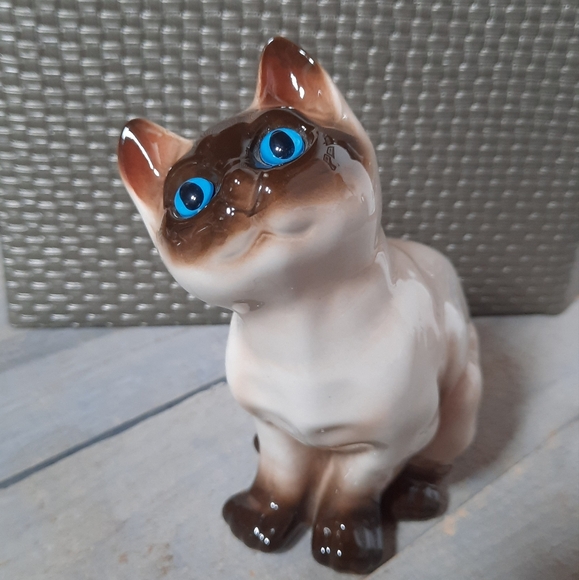 Vintage Siamese Cat Ceramic Porcelain Figurine with Blue Eyes - Picture 8 of 16